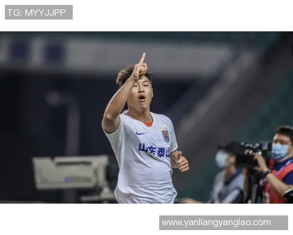 足球明星之子展现惊人天赋未来可期引发球迷热议