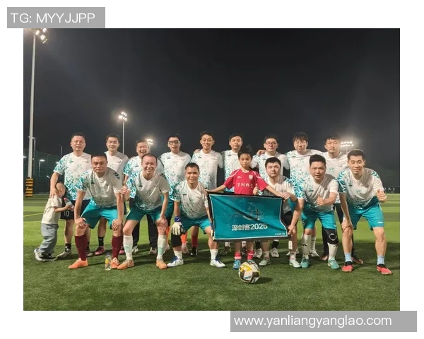 两位足球明星的秋衣号码背后故事与球场传奇揭秘