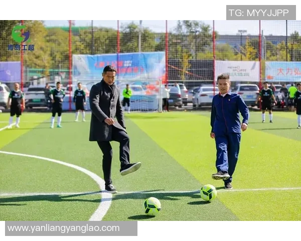 绚丽多彩的花式足球明星表演秀展现技巧与激情的完美结合 绚丽多彩的花式足球明星表演秀展现技巧与激情的完美结合